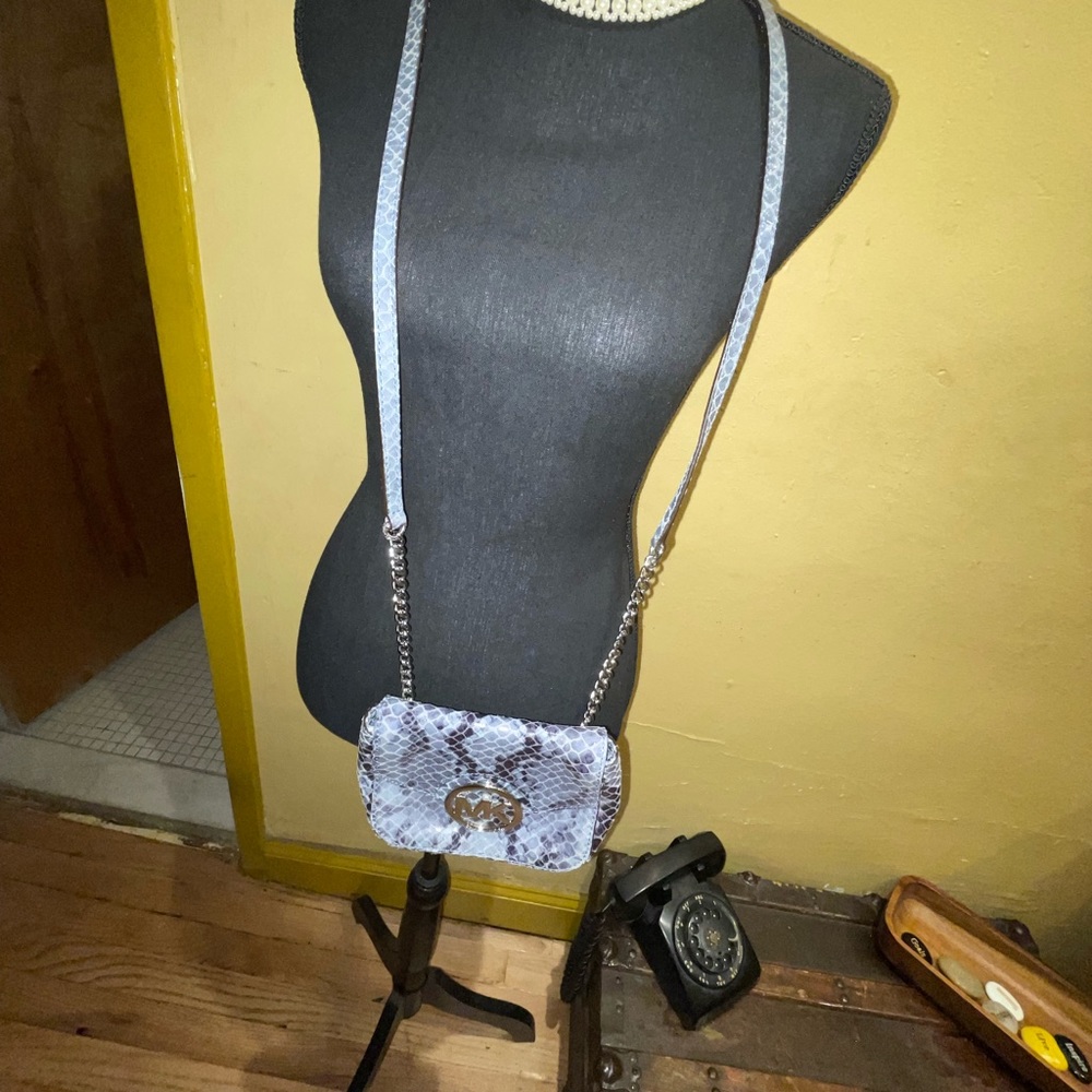 MK crossbody no blemishes